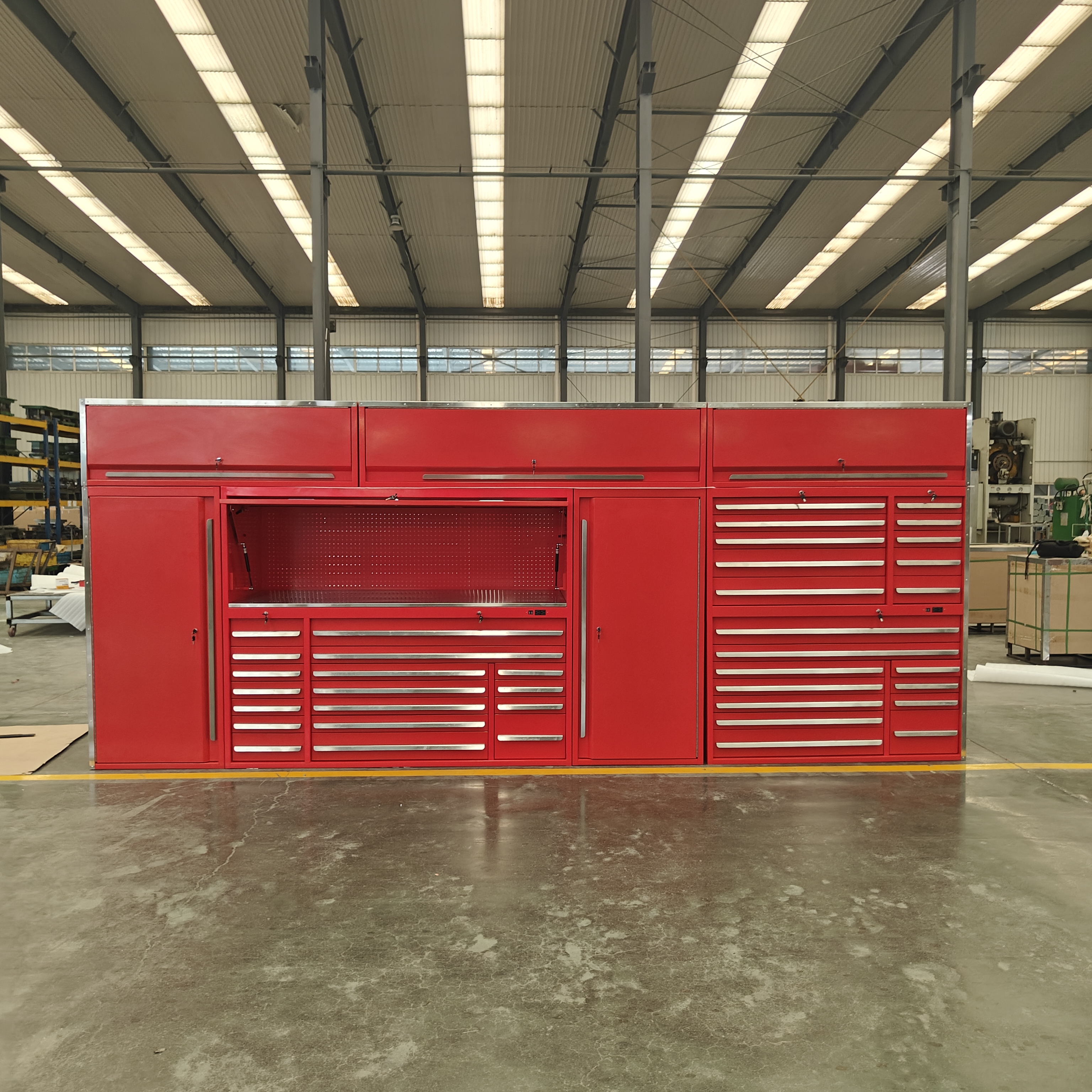 Red tool Garage scrinium