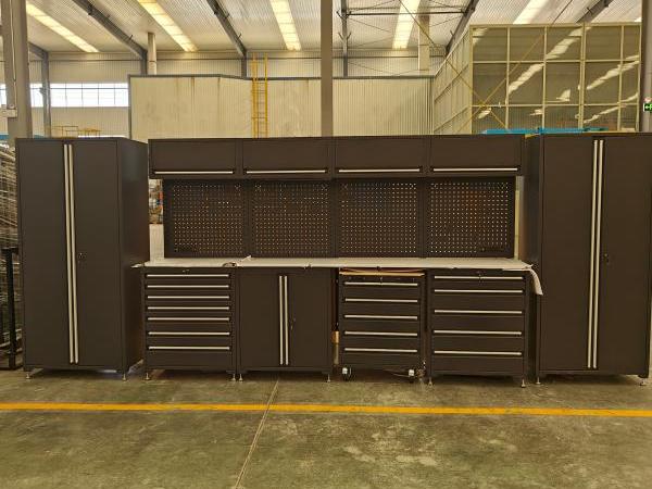 Gravis ferro laminam garage system