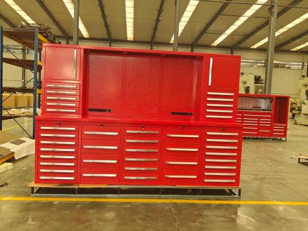 Industriae tool workbench