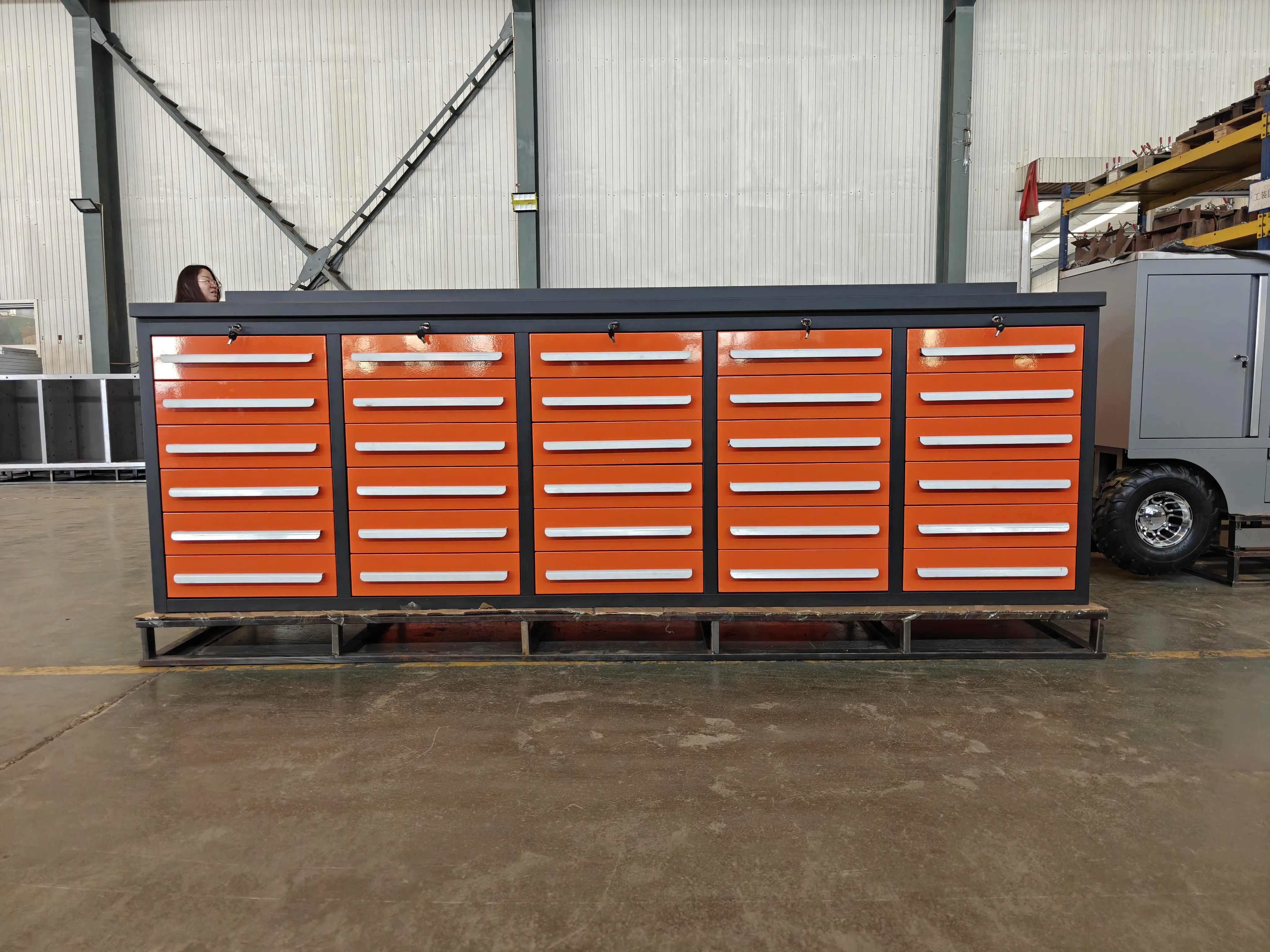 Quid sunt features de orange XXX Drawer workbench?