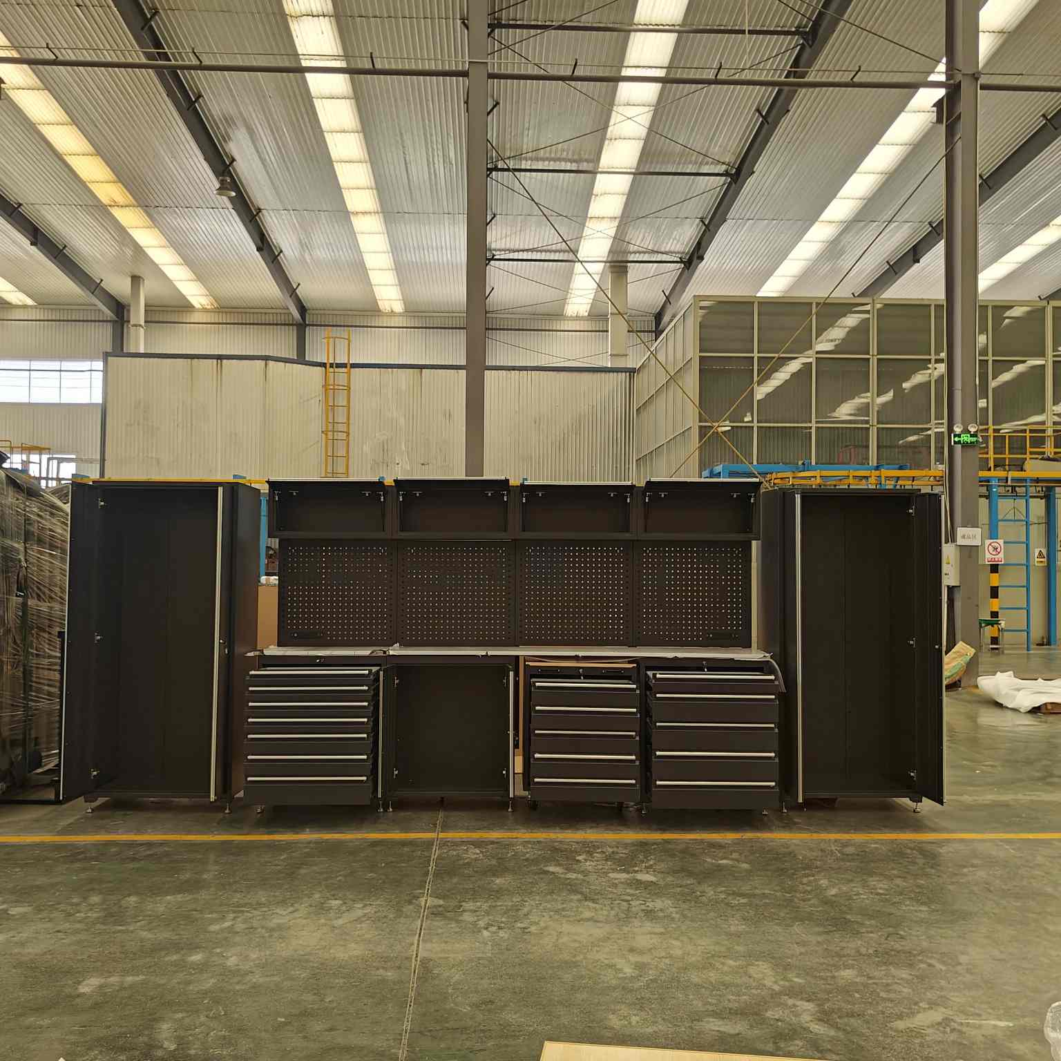 Nigrum gravibus officium garage cabinet combination