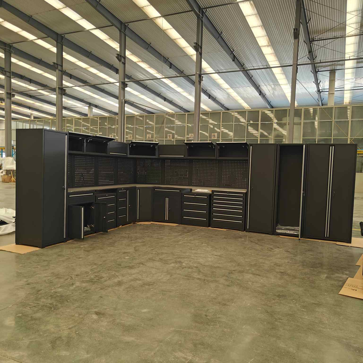 Multifunctional gravis tool workbench